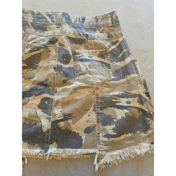 Pol Camouflauge Paneled NWT Raw Hem Mini Skirt (M) - Picture 5 of 6